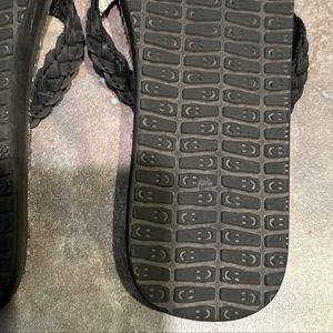 Sanuk Sandals size 7